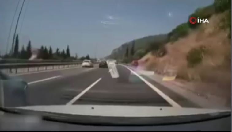 tem-otoyolundaki-korkunc-kazanin-goruntuleri-ortaya-cikti-yenicag-2.jpg
