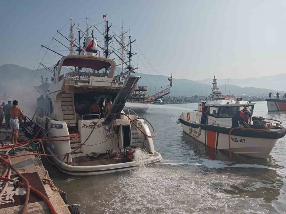 Alanya’da iskelede yangın alarmı! Özel yat kül oldu
