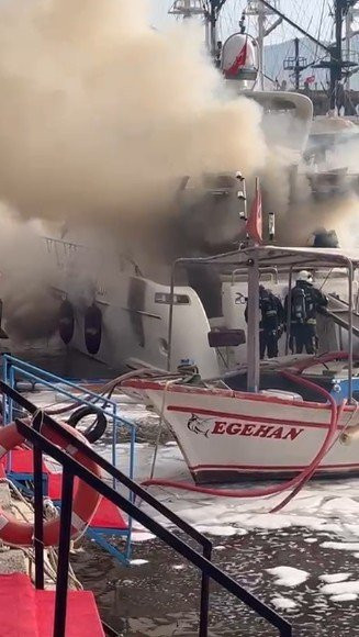 Alanya’da iskelede yangın alarmı! Özel yat kül oldu