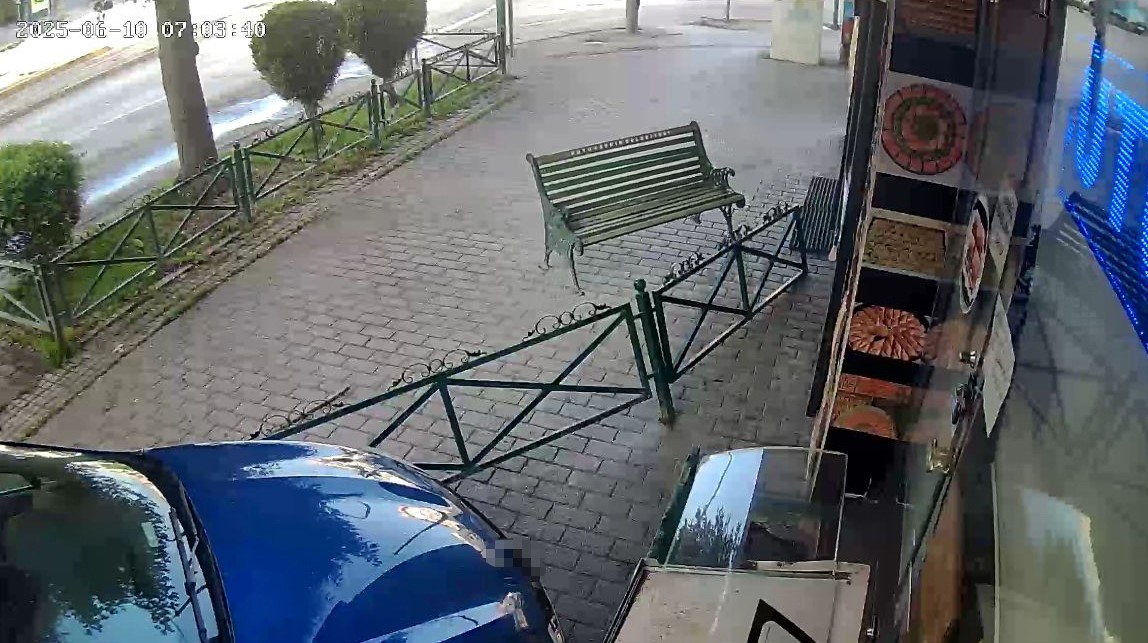 davetsiz-misafir-alkollu-surucu-otomobille-tatliciya-daldi-eskisehirde-faciadan-donuldu-yenicag-2.jpg