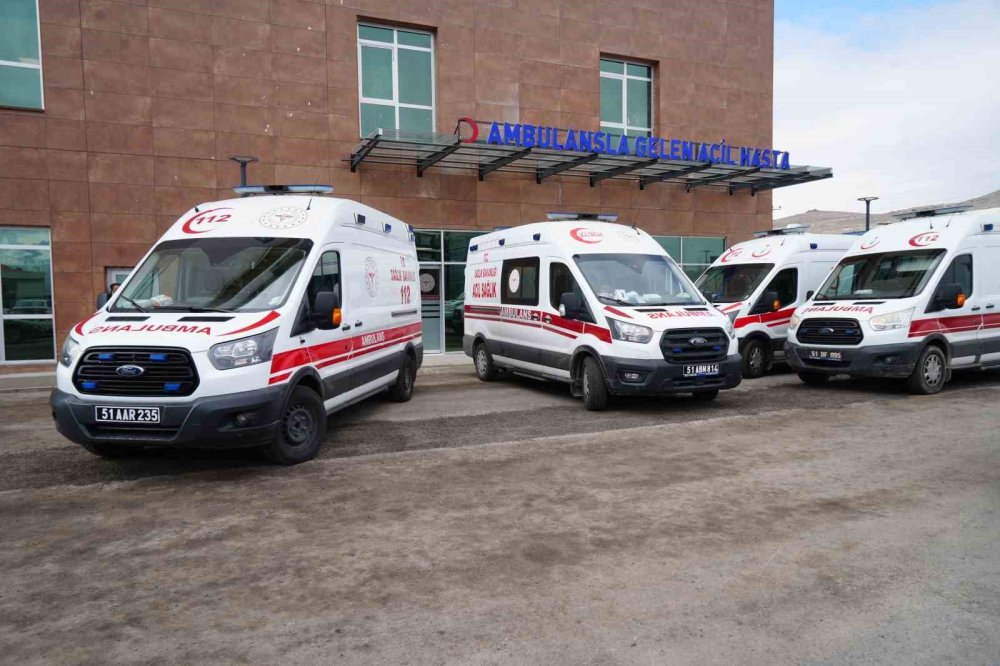 Motosikletler kafa kafaya çarpıştı: 4 yaralı
