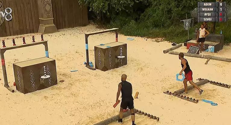 survivor-finaline-son-adim-batuhandan-sonra-ikinci-koltuk-kime-gitti-adem-mi-volkan-mi-yenicag-5.jpg