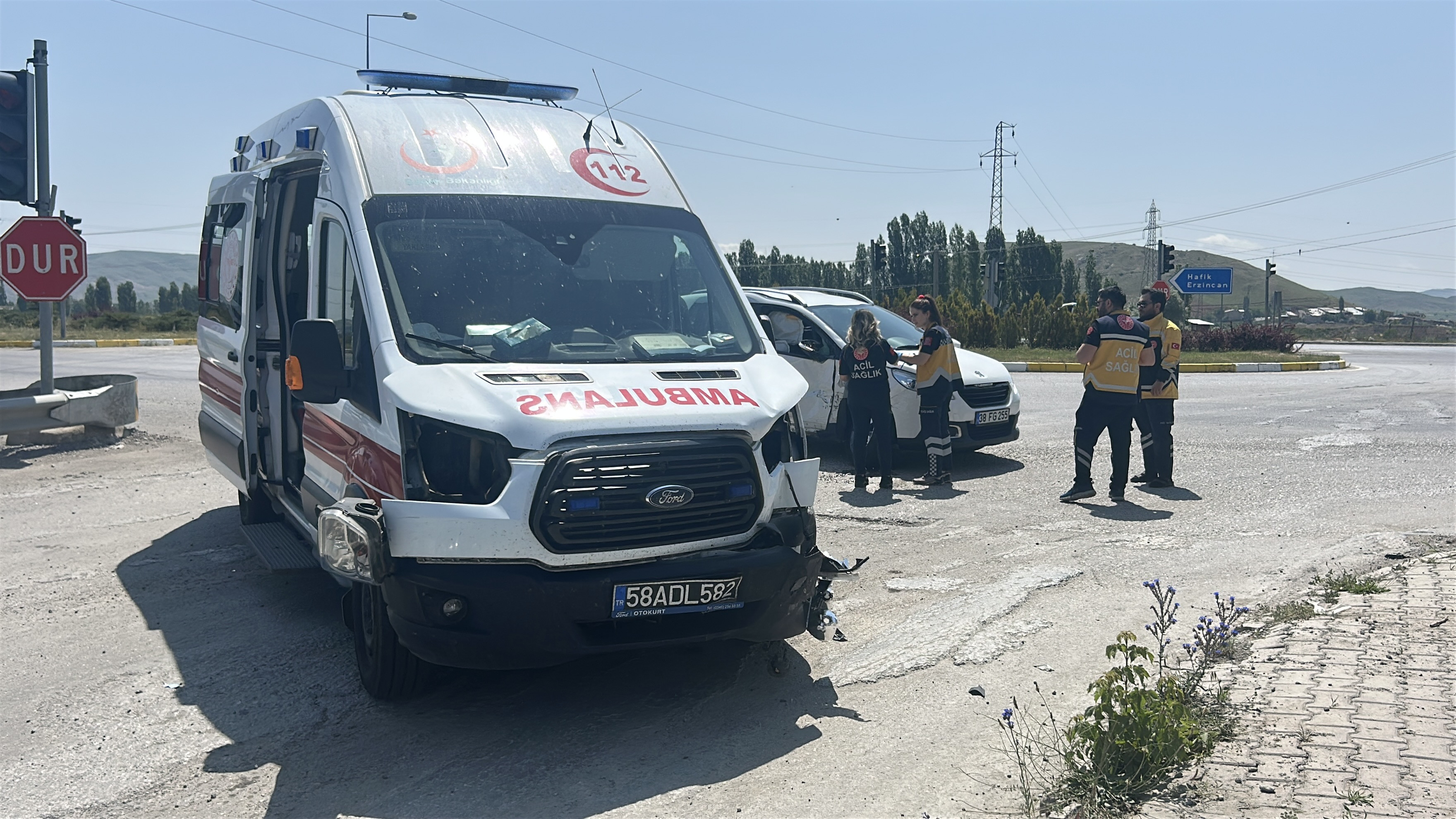 hasta-tasiyan-ambulansla-otomobil-carpis-761278-224684.jpg