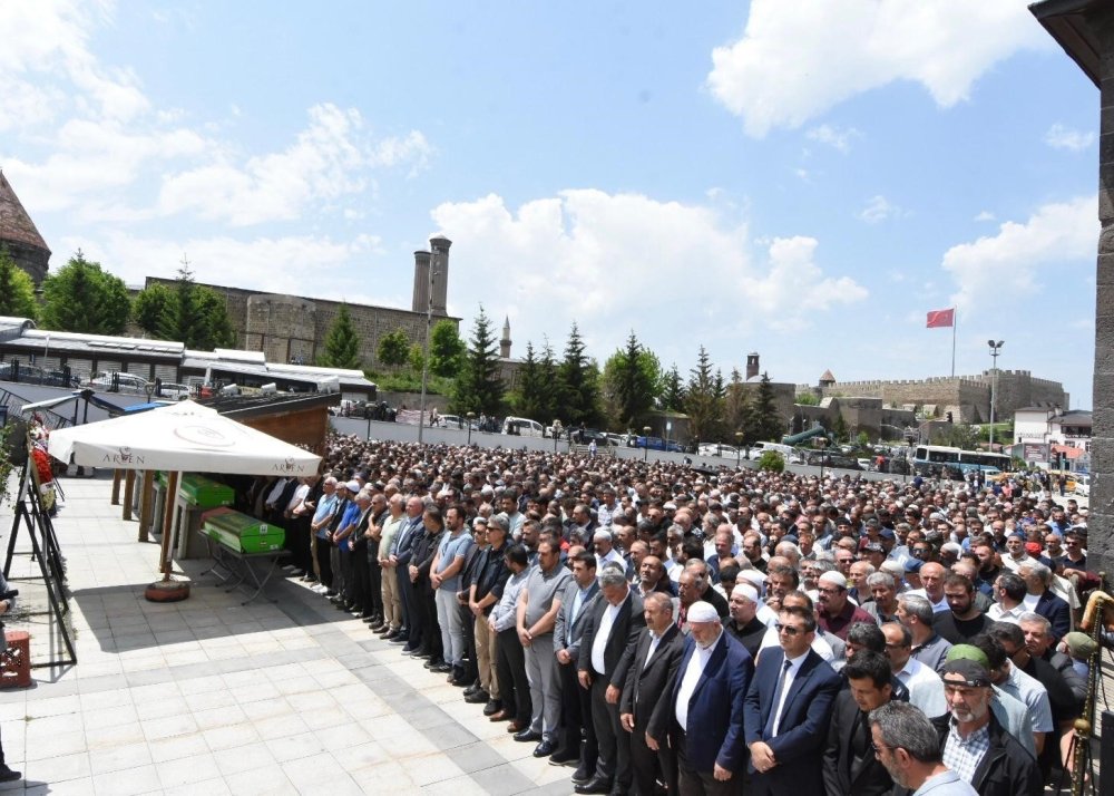 Erzurum’un hayırsever devi Kamil Polat’a veda!