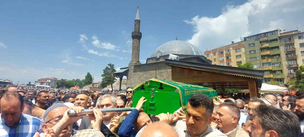 Erzurum’un hayırsever devi Kamil Polat’a veda!