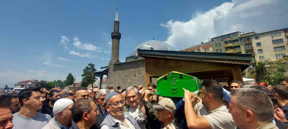 Erzurum’un hayırsever devi Kamil Polat’a veda!