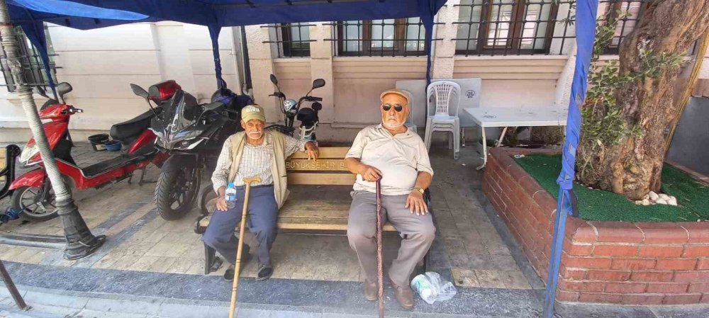 Termometreler 39’u gösterdi! O il adeta kavruluyor...