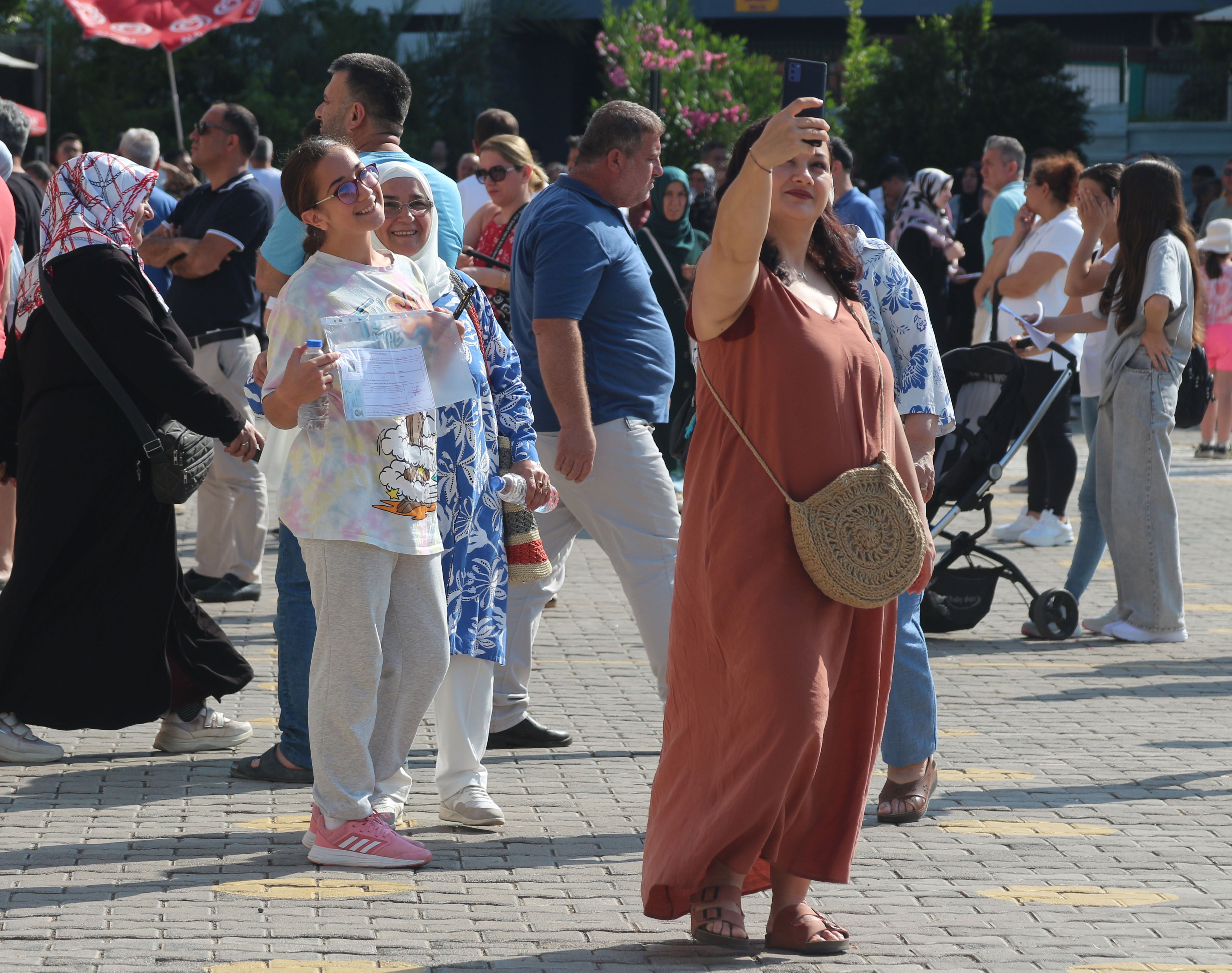 antalyada-lgs-heyecani-cocuklar-salond-766254-226200.jpg