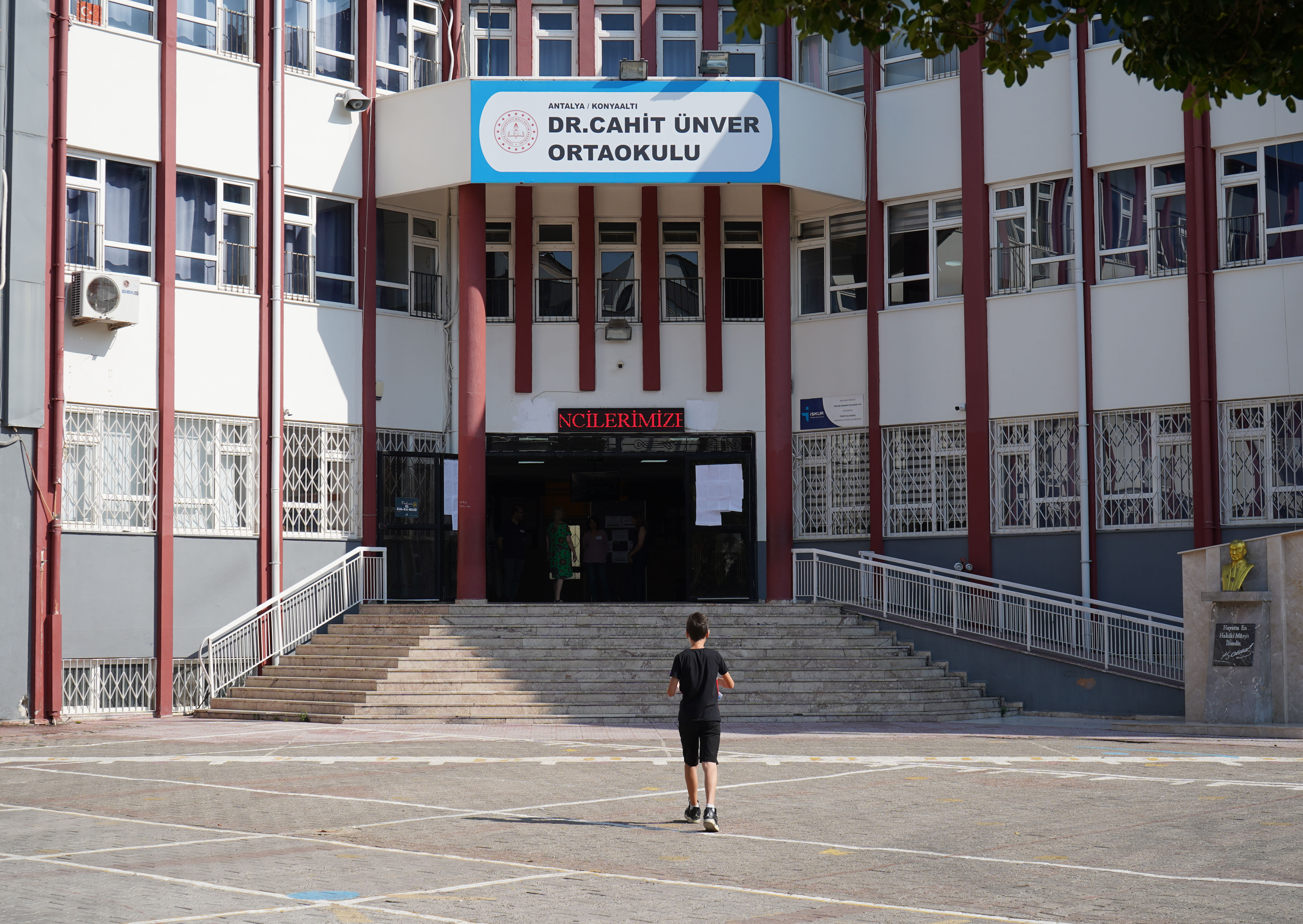 antalyada-lgs-heyecani-cocuklar-salond-766257-226200.jpg