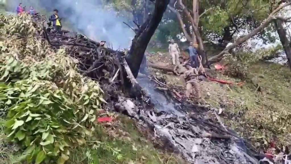 helikopter-ormanlik-alana-cakildi-kedarnath-tapinagindan-donuyordu-pilot-ve-6-kisi-oldu-2-yasinda-da-cocuk-var-yenicag-1.jpg