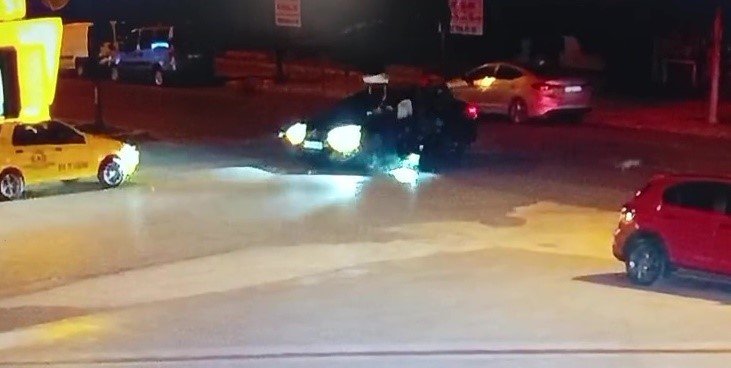 Takla atıp otomobilin üzerine düştü! Düzce'de feci kaza sonrası yere yığıldı: Görüntüler tüyler ürpertici