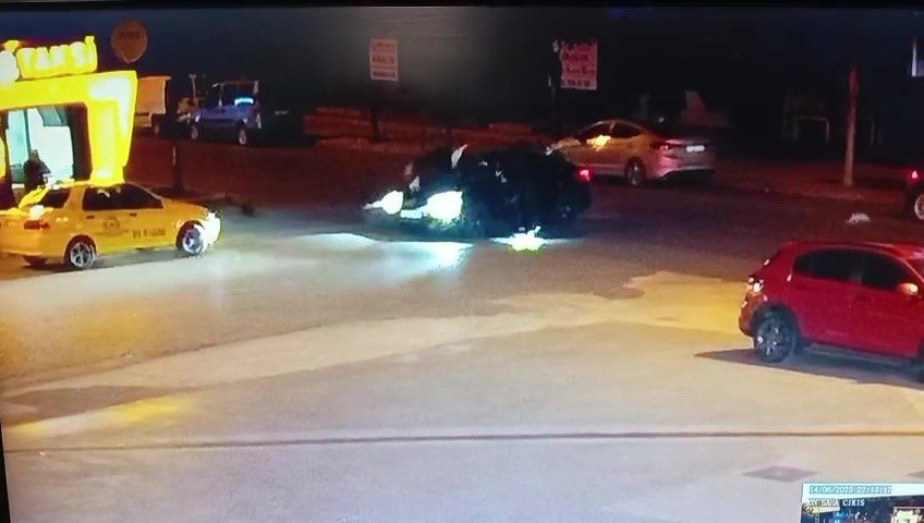 Takla atıp otomobilin üzerine düştü! Düzce'de feci kaza sonrası yere yığıldı: Görüntüler tüyler ürpertici