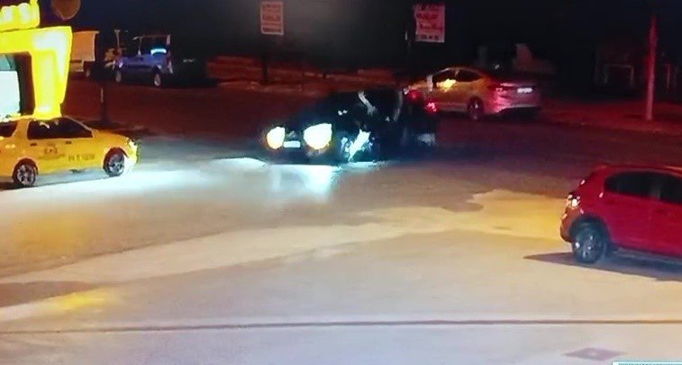 Takla atıp otomobilin üzerine düştü! Düzce'de feci kaza sonrası yere yığıldı: Görüntüler tüyler ürpertici