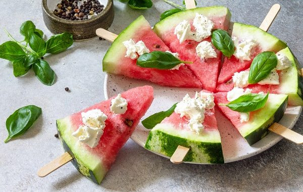 karpuz-ve-peynir-tuketimi-saglikli-mi-600x381.jpg