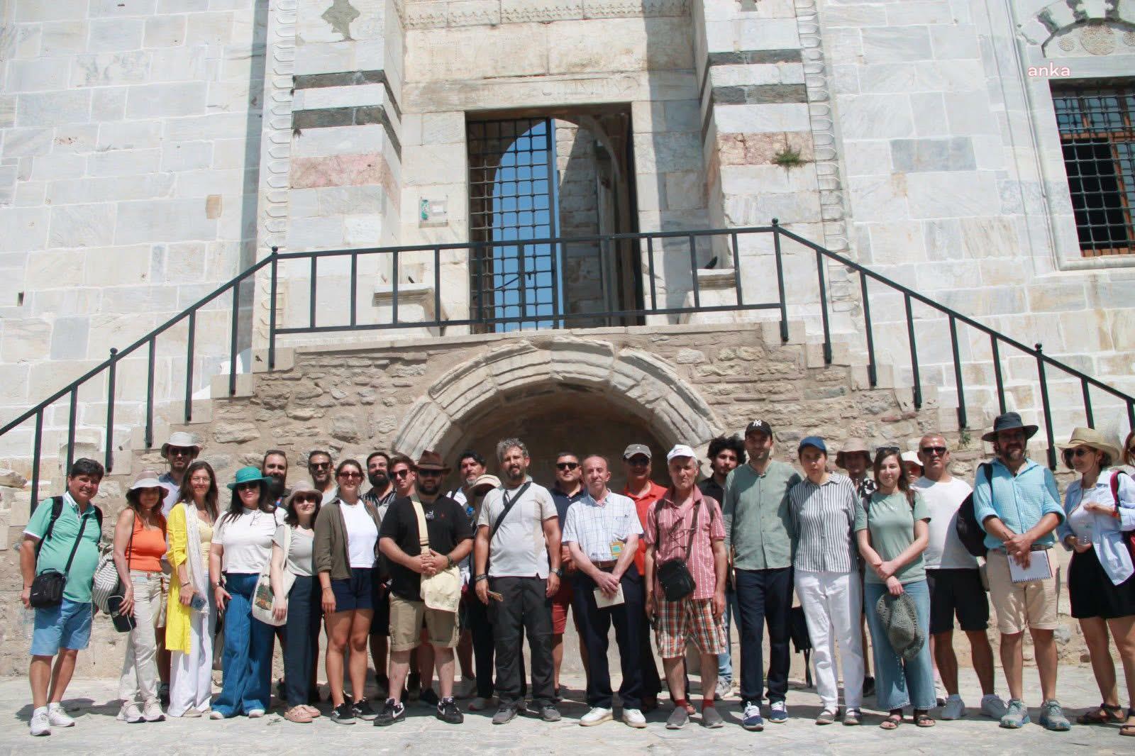 genc-rehberler-sahada-efes-selcukta-tarihe-yolculuk-yenicag-3.jpeg