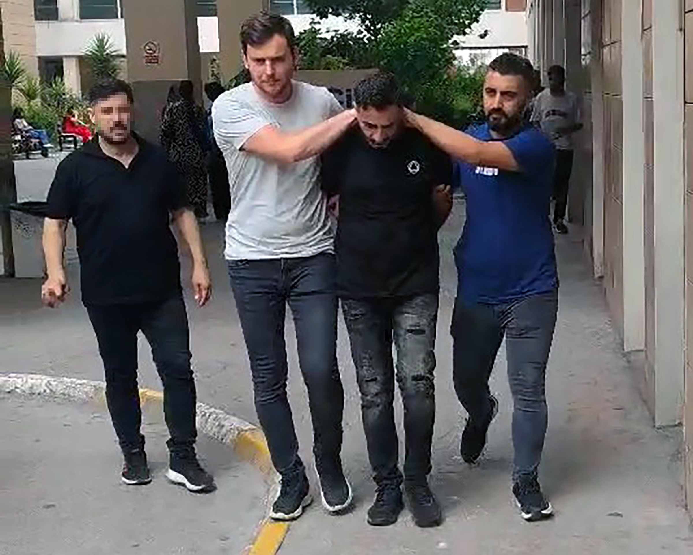 polise-sahte-kimlik-gosteren-cezaevi-fir-768477-226916.jpg