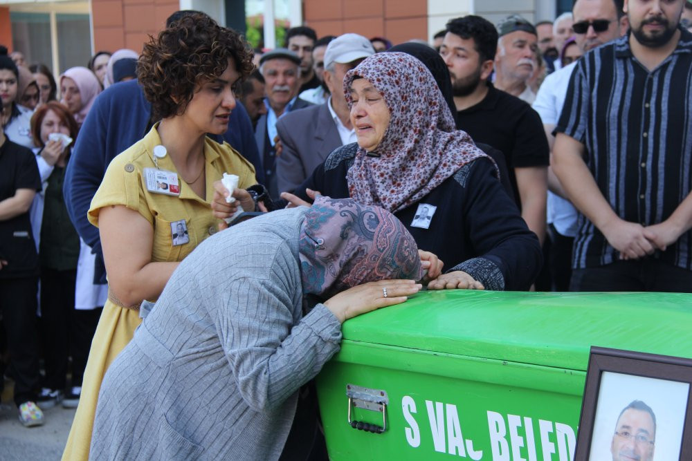 Beyin tümöründen ölen doktor gözyaşlarıyla uğurlandı