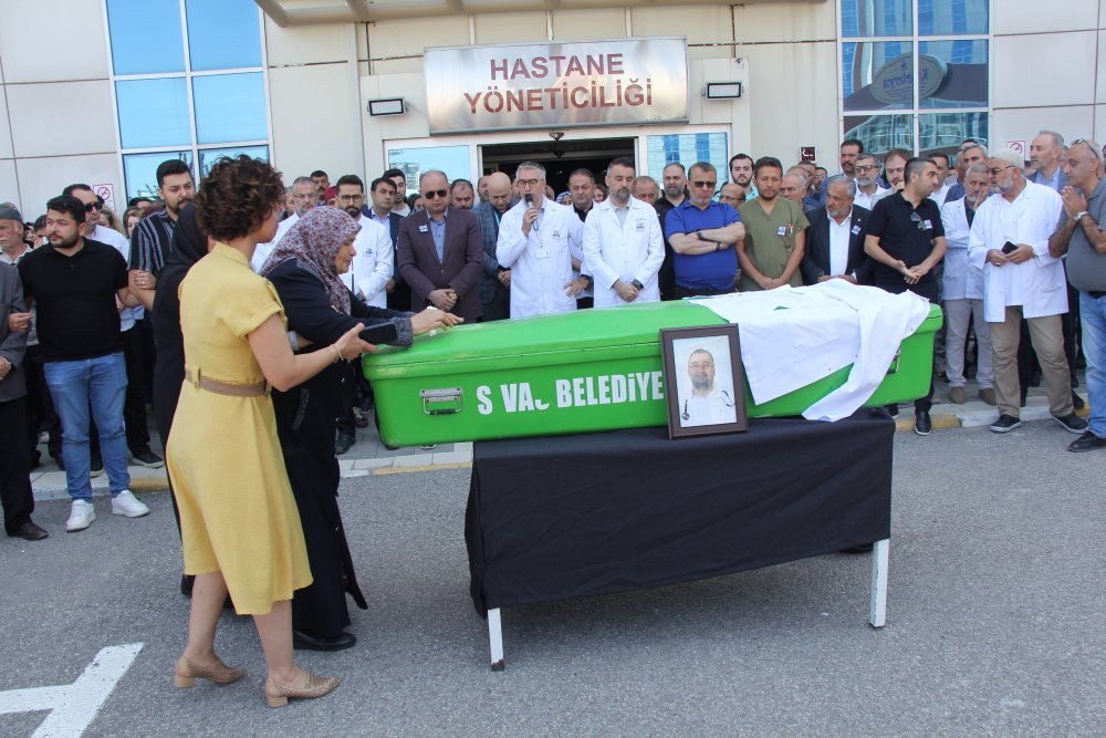 Beyin tümöründen ölen doktor gözyaşlarıyla uğurlandı