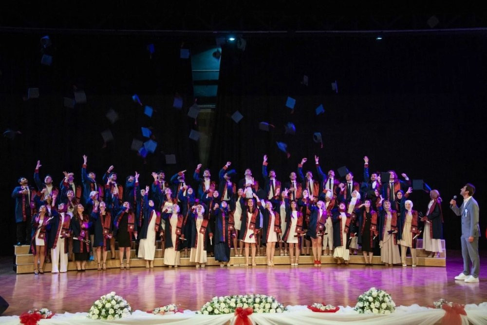 Diş Hekimliği Fakültesi'nde mezuniyet töreni gerçekleştirildi