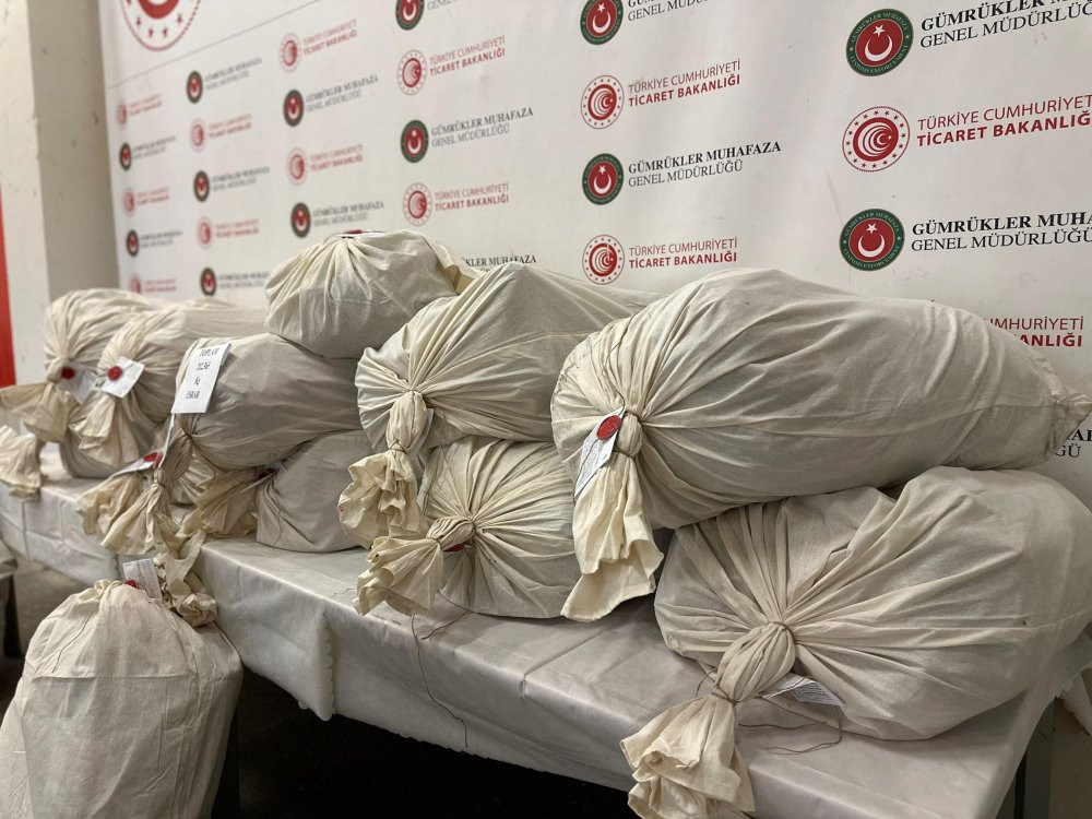 Kapıkule'de dev operasyon: Kilolarca ele geçirildi