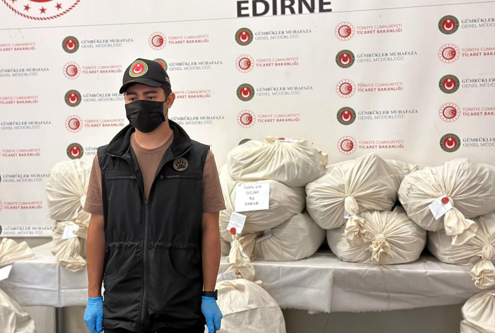 Kapıkule'de dev operasyon: Kilolarca ele geçirildi