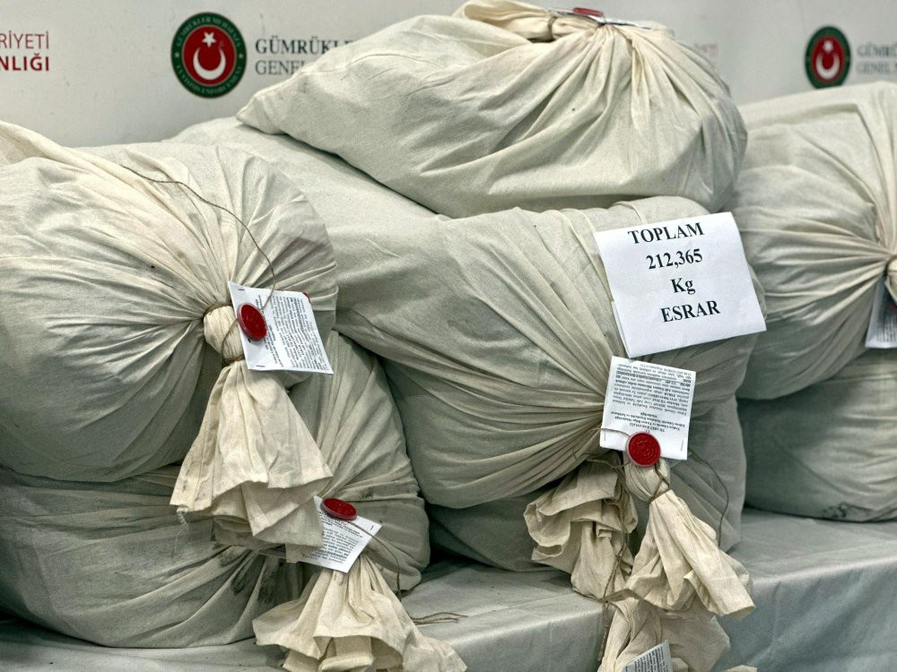 Kapıkule'de dev operasyon: Kilolarca ele geçirildi