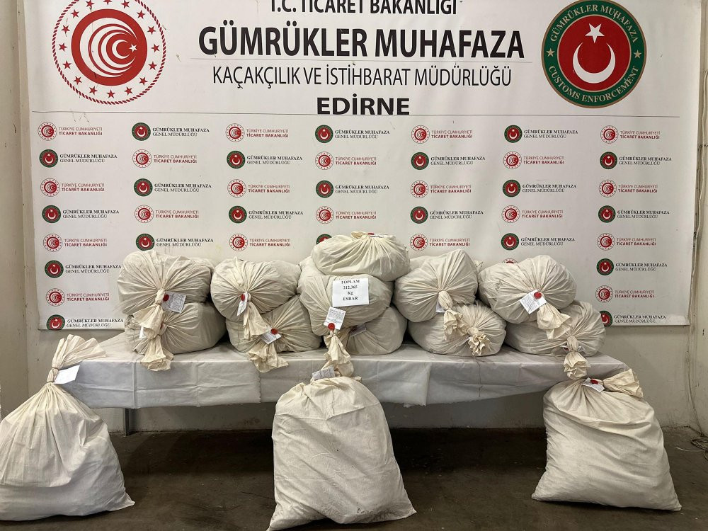 Kapıkule'de dev operasyon: Kilolarca ele geçirildi