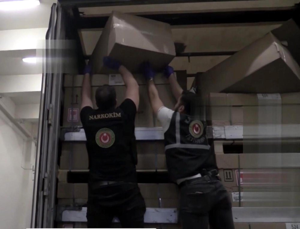 Kapıkule'de dev operasyon: Kilolarca ele geçirildi