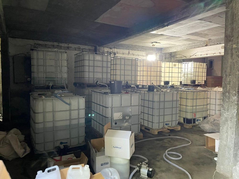 Sahte içki ağına büyük darbe! 12 ton ele geçirildi