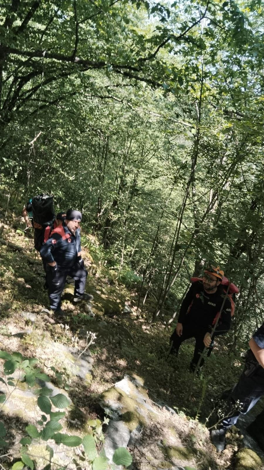 Şelalede balık avı kabusa döndü! Dağlık arazide hayat kurtaran operasyon