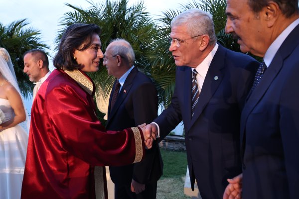 dervisoglu-merve-batu-ciftinin-nikah-sahidi-oldu-20-haziran-2025-5.jpg