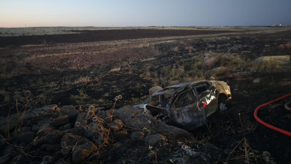 Kayaya çarpan küle döndü! Sürücü alevler içinde kaldı