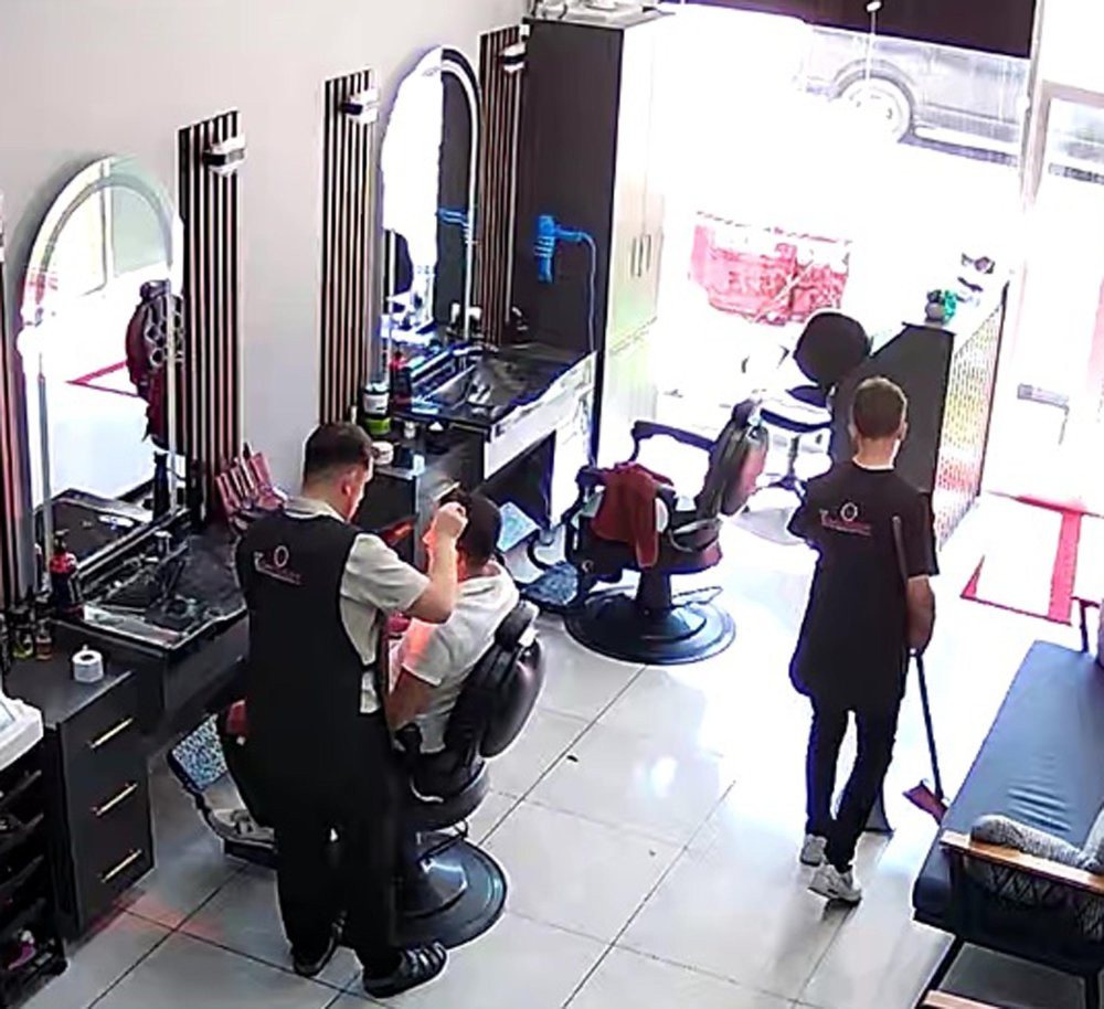 Saç taraması felakete yol açtı! Bomba gibi patladı: Berber ve müşteri ne yapacağını şaşırdı