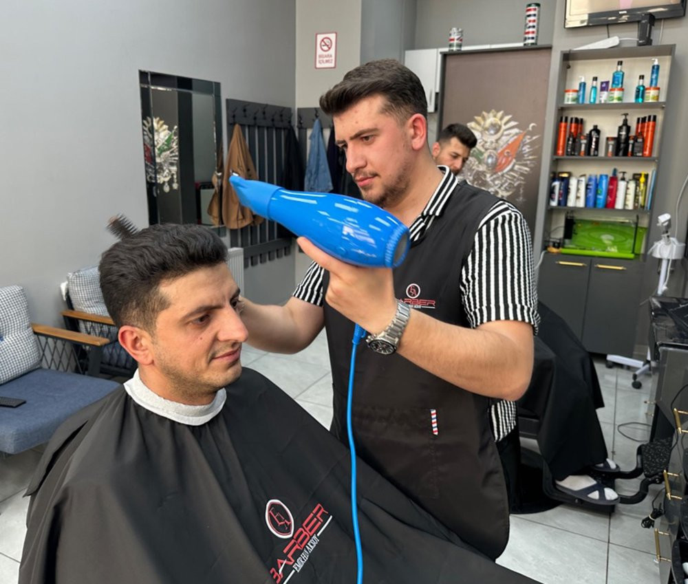 Saç taraması felakete yol açtı! Bomba gibi patladı: Berber ve müşteri ne yapacağını şaşırdı