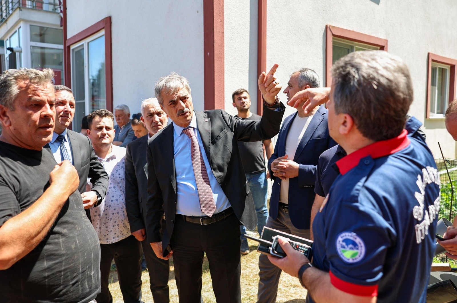 alevler-sogutluyu-sardi-sakarya-orman-isletme-deposunda-basladi-ormana-sicradi-binalar-bosaltildi-yenicag-10.jpg