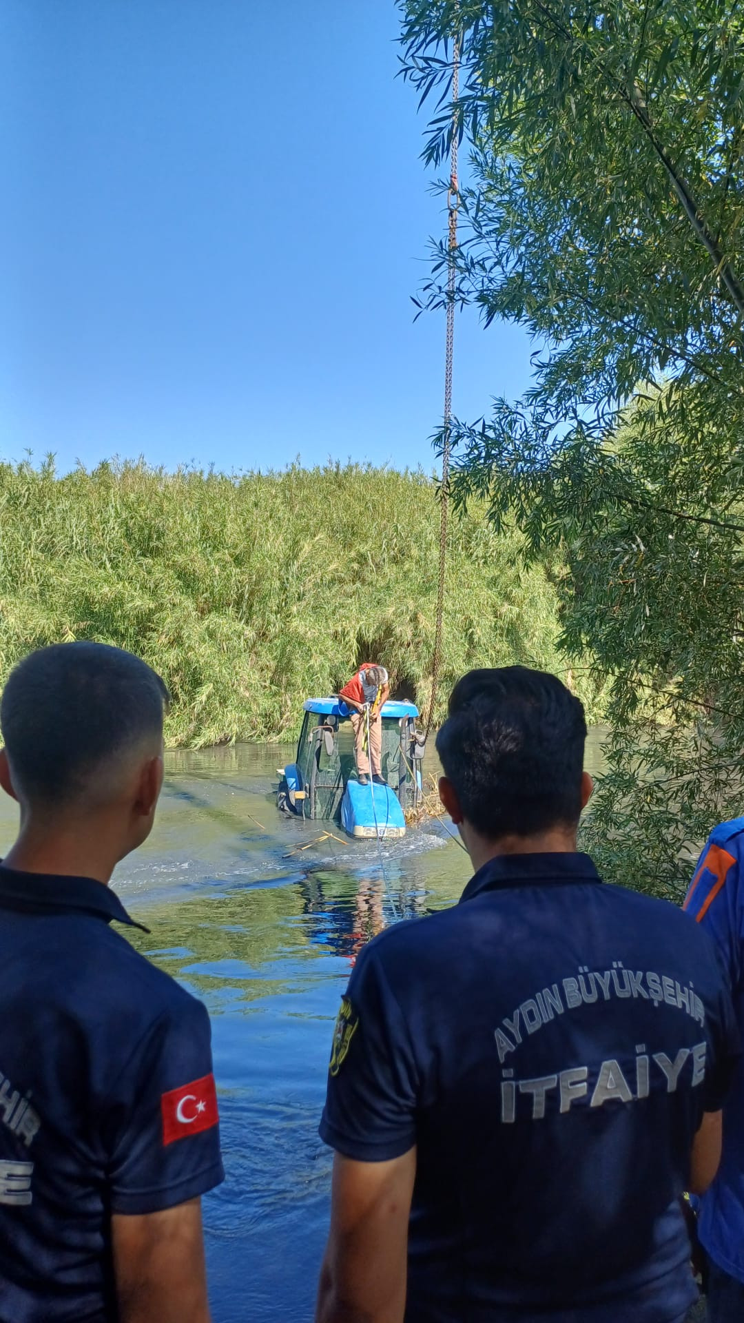 aa-20250626-38394540-38394539-aydinda-traktoruyle-gecmeye-calistigi-nehirde-mahsur-kalan-kisi-kurtarildi-001.jpg