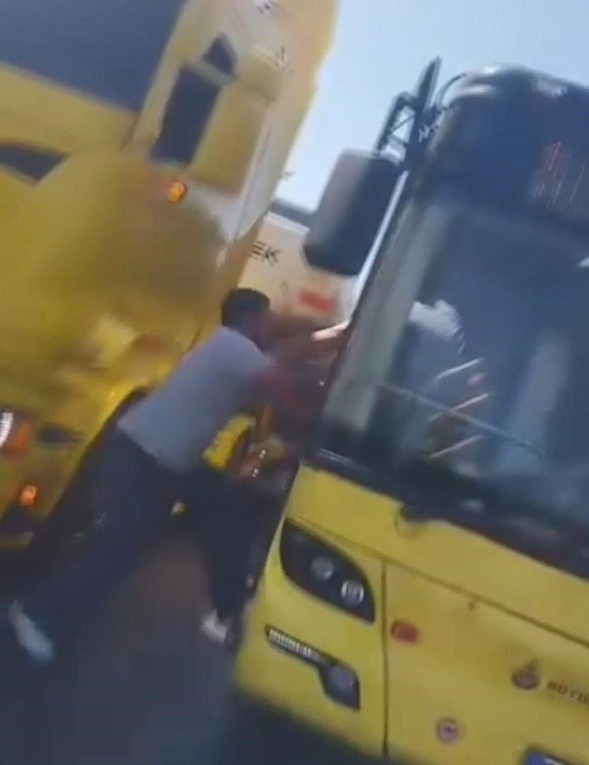 D-100’de yol verme kavgası! TIR’dan indi İETT şoförüne yumruk attı