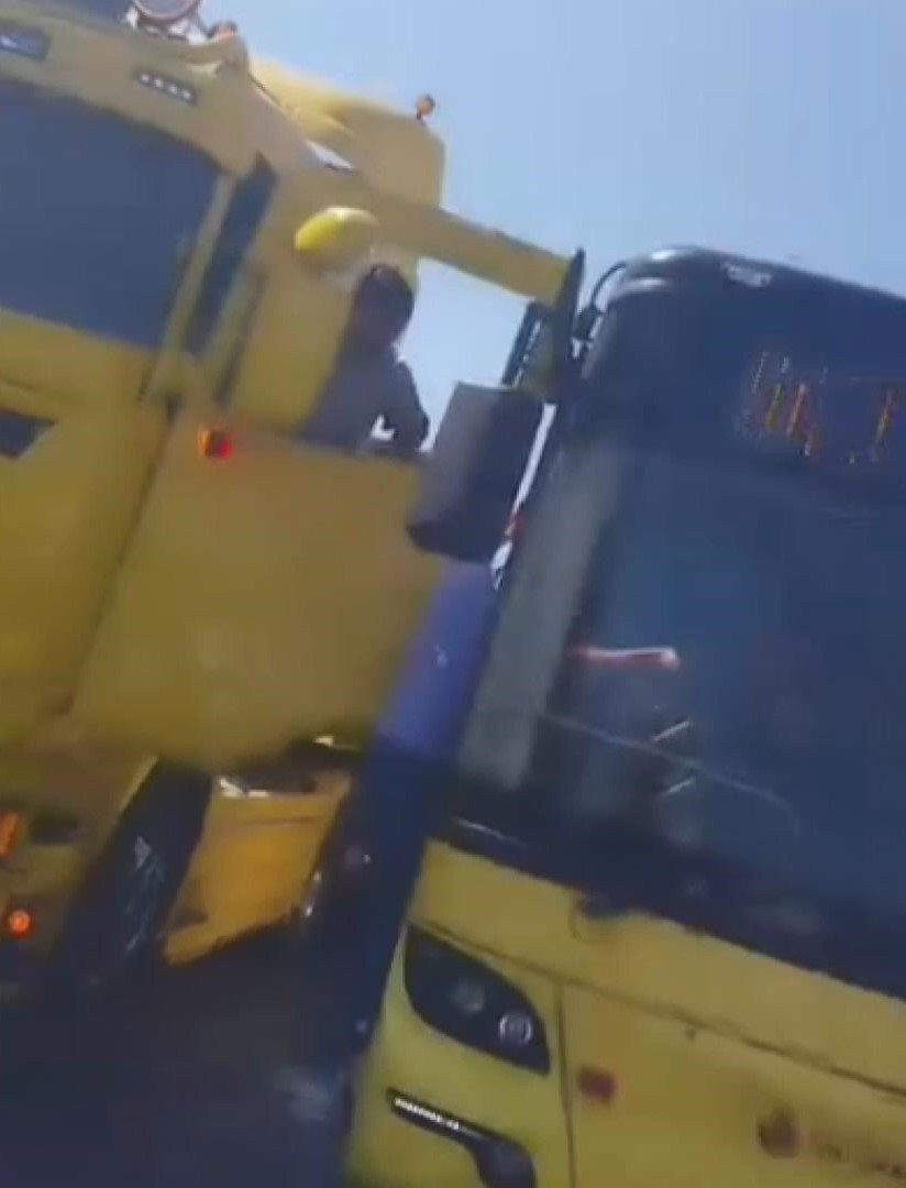 D-100’de yol verme kavgası! TIR’dan indi İETT şoförüne yumruk attı