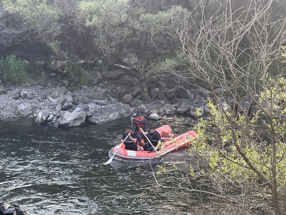 Sıcak havada nehir kabusu! Bir ölü, bir kayıp