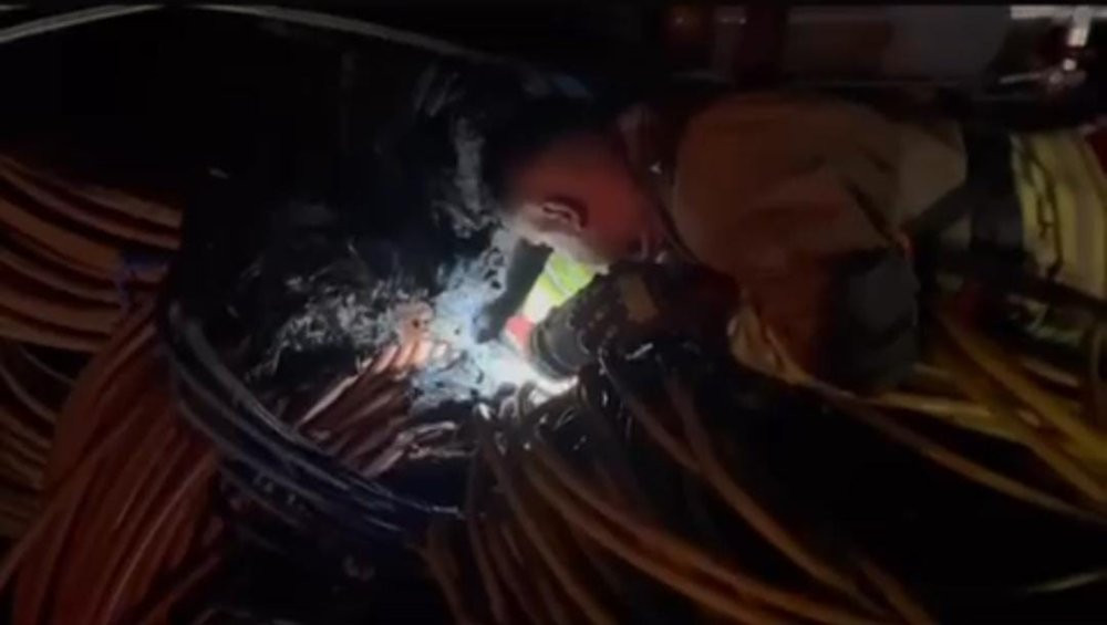 İtfaiye ekiplerinden yangında mahsur kalan kediye yürek ısıtan şefkat