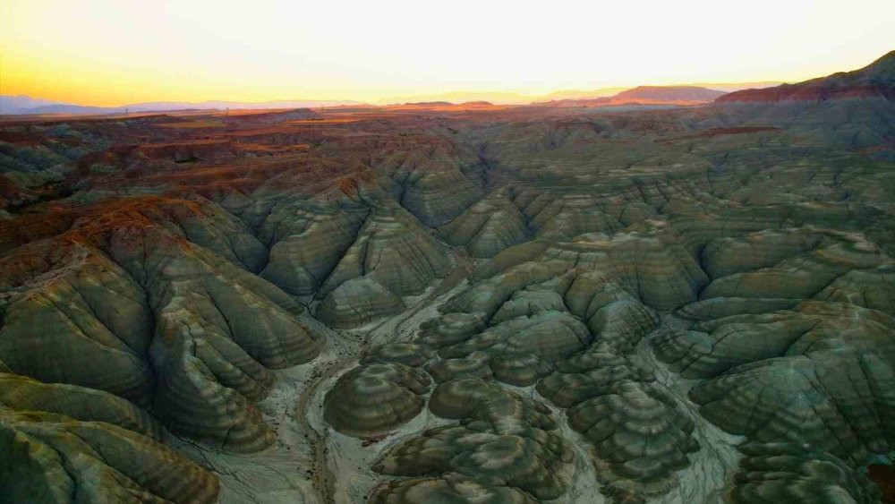 Ölmeden önce görmeyene yazık: Gökkuşağı Tepeleri herkesi hayran bırakıyor