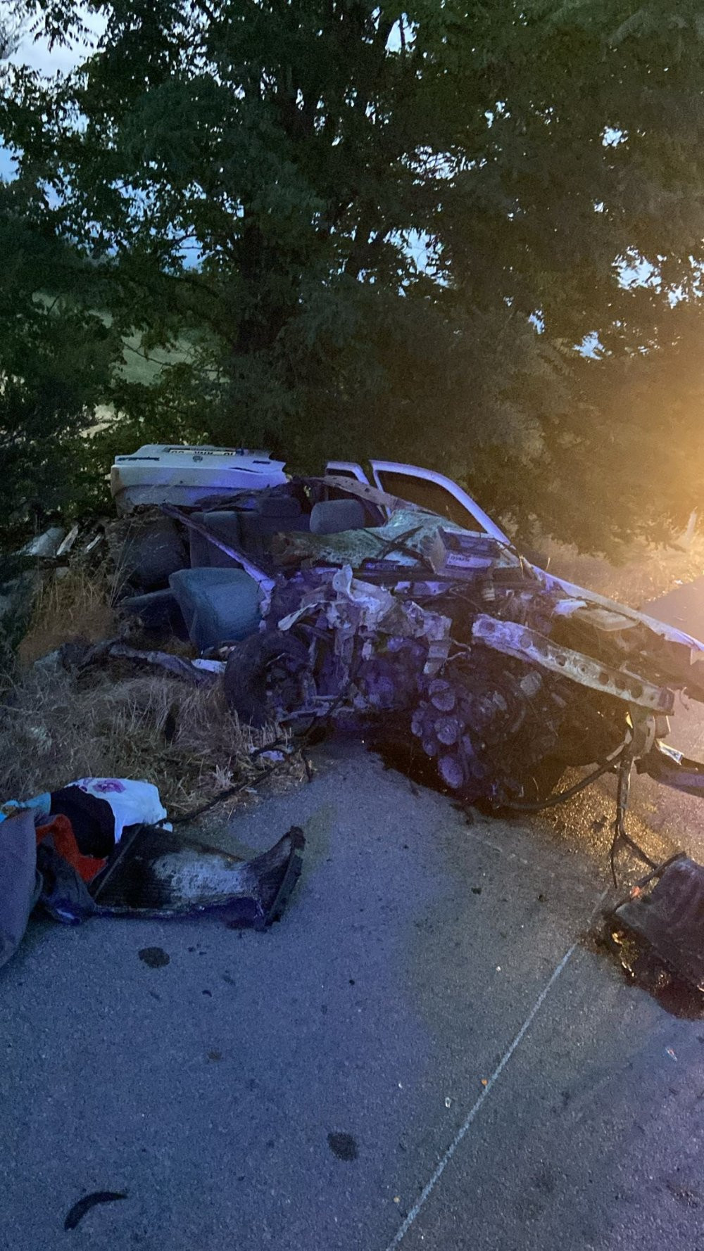 Susurluk’ta katliam gibi kaza! TIR’a çarpan otomobilden kurtulan olmadı: Emniyet şeridinde 4 hayat söndü