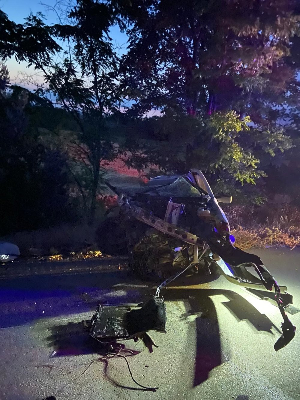 Susurluk’ta katliam gibi kaza! TIR’a çarpan otomobilden kurtulan olmadı: Emniyet şeridinde 4 hayat söndü