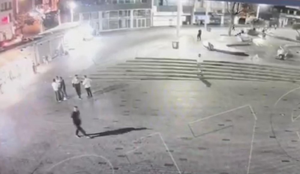 Taksim Meydanı'nda dehşet! 6 kişi, 1 genci döverek öldürdü