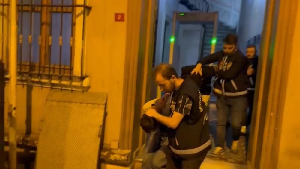 Taksim Meydanı'nda dehşet! 6 kişi, 1 genci döverek öldürdü