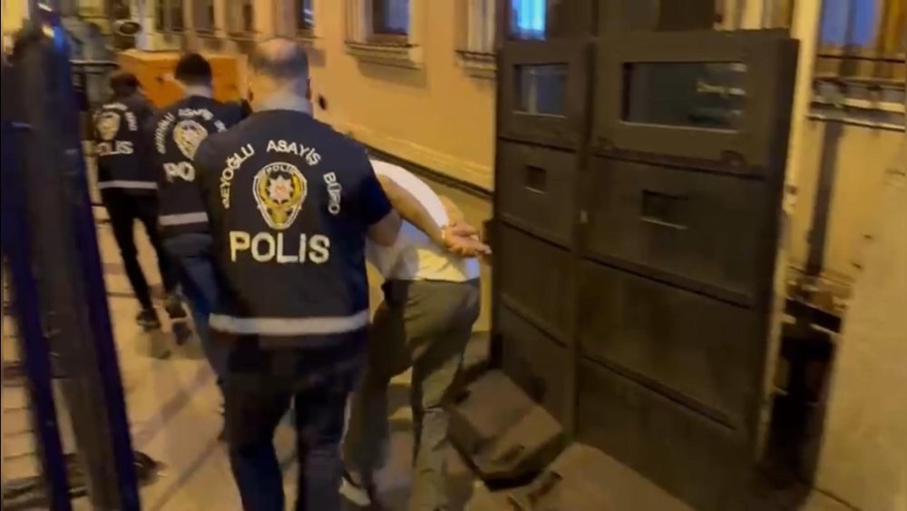 Taksim Meydanı'nda dehşet! 6 kişi, 1 genci döverek öldürdü