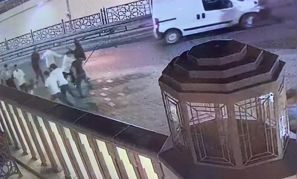 Taksim Meydanı'nda dehşet! 6 kişi, 1 genci döverek öldürdü