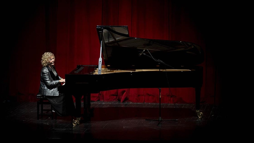 gulsin-onay-fasta-juri-genc-piyanistleri-kesfedecek-yenicag-2.jpg