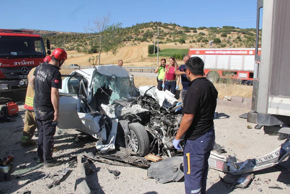 Manisa'da katliam gibi kaza! Baba ve 3 çocuğu hayatını kaybetti