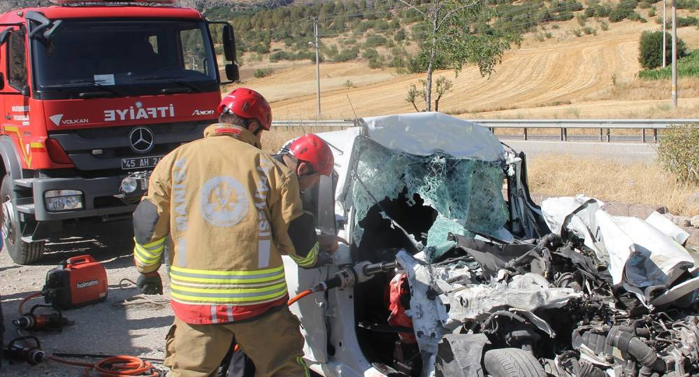 Manisa'da katliam gibi kaza! Baba ve 3 çocuğu hayatını kaybetti